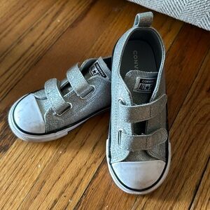 Converse girls silver glittery Velcro sneakers